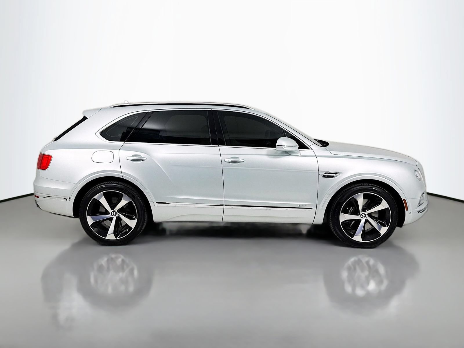 Certified 2020 Bentley Bentayga Plug-In Hybrid AWD/4WD image 9