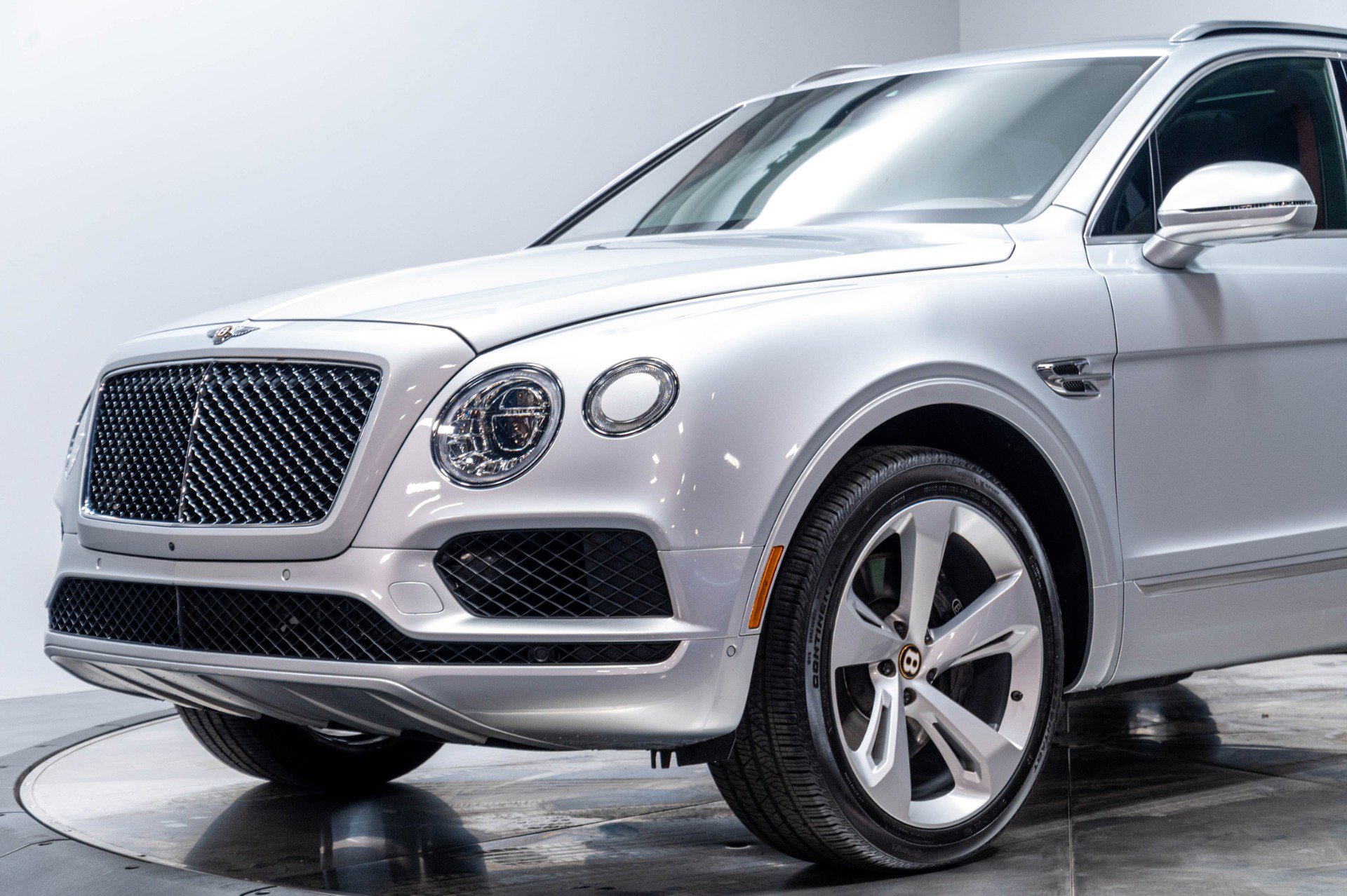Used 2020 Bentley Bentayga AWD/4WD image 4