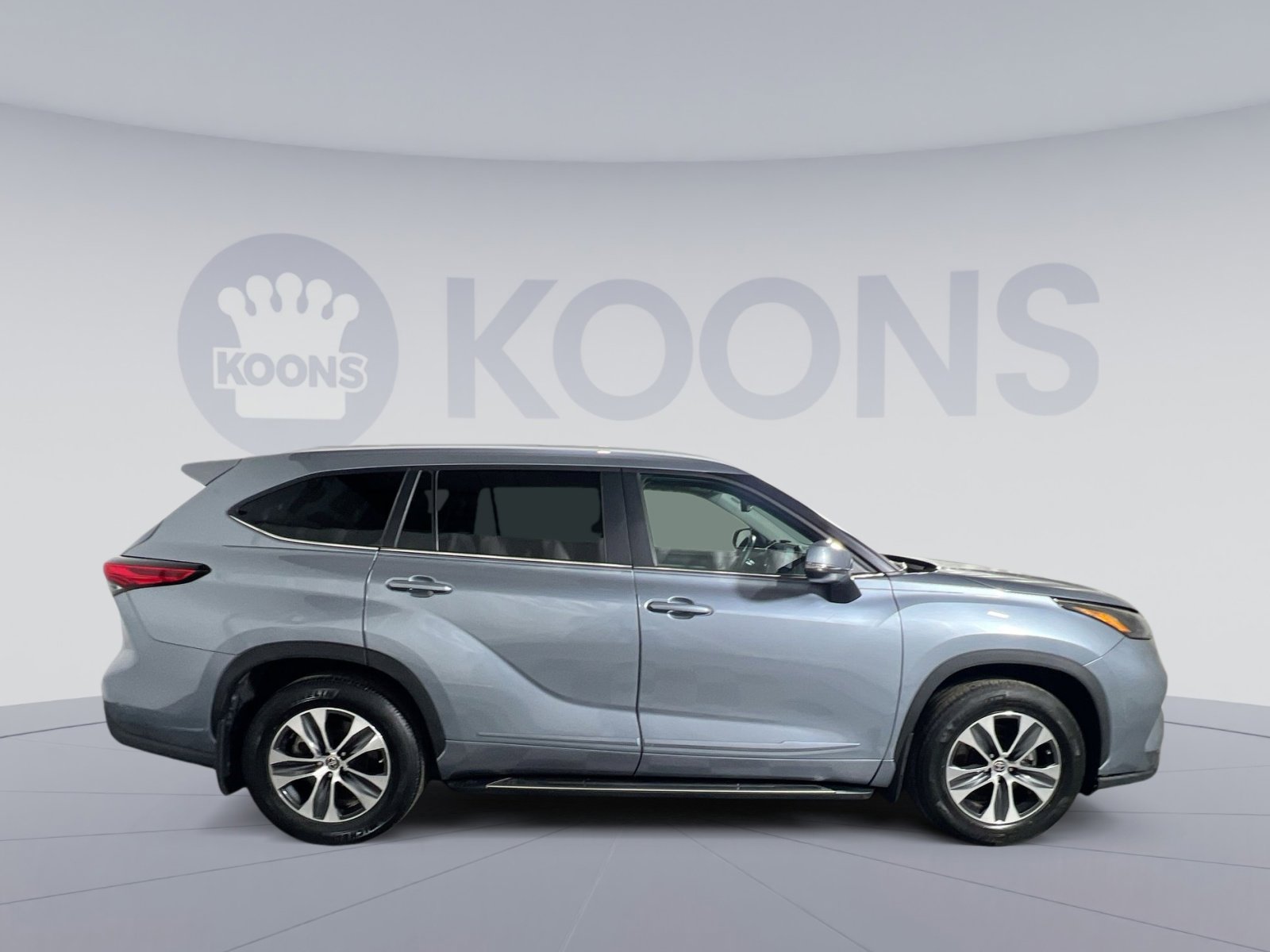 Used 2023 Toyota Highlander XLE image 8