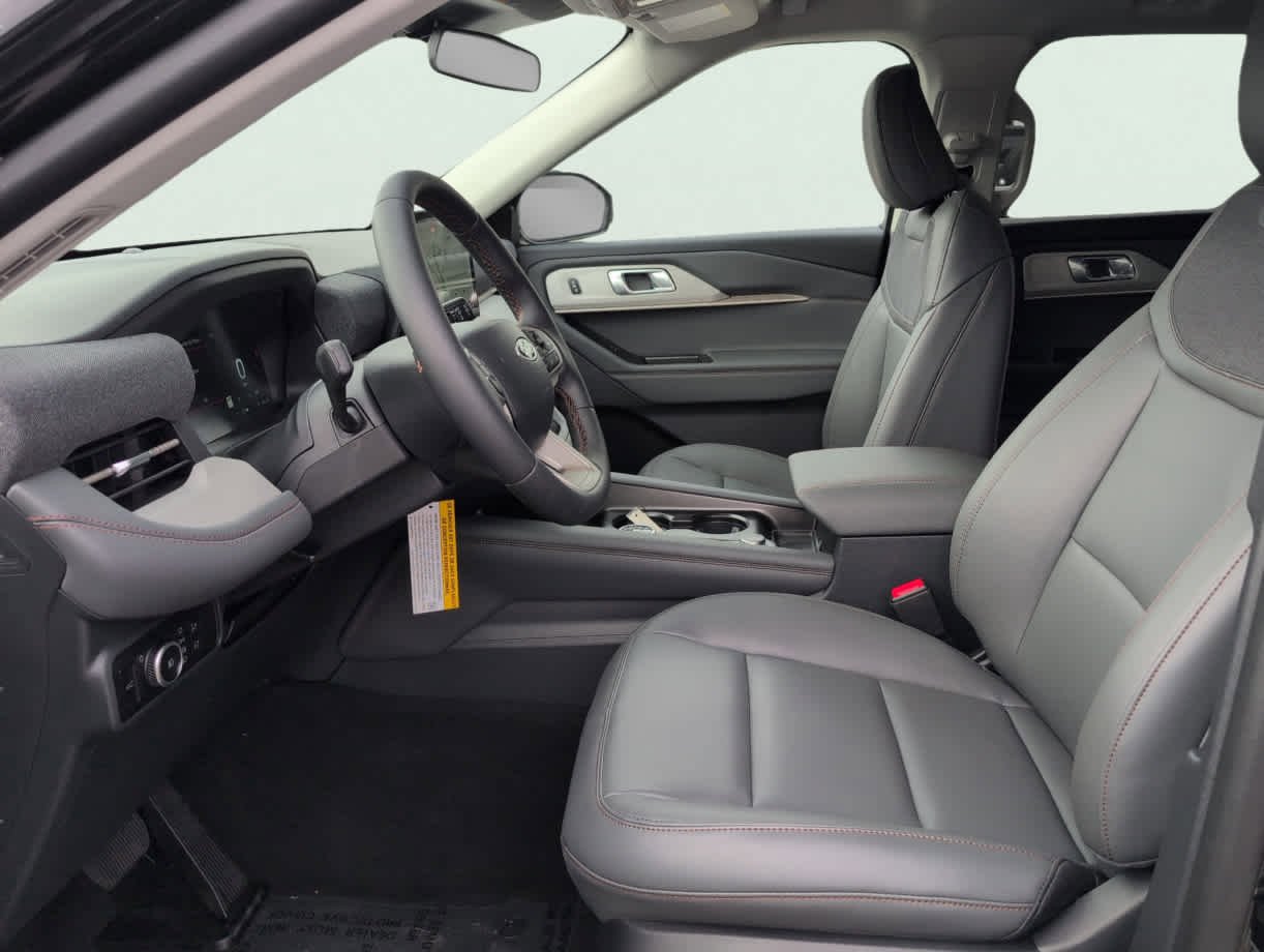 New 2026 Ford Explorer Active RWD image 9