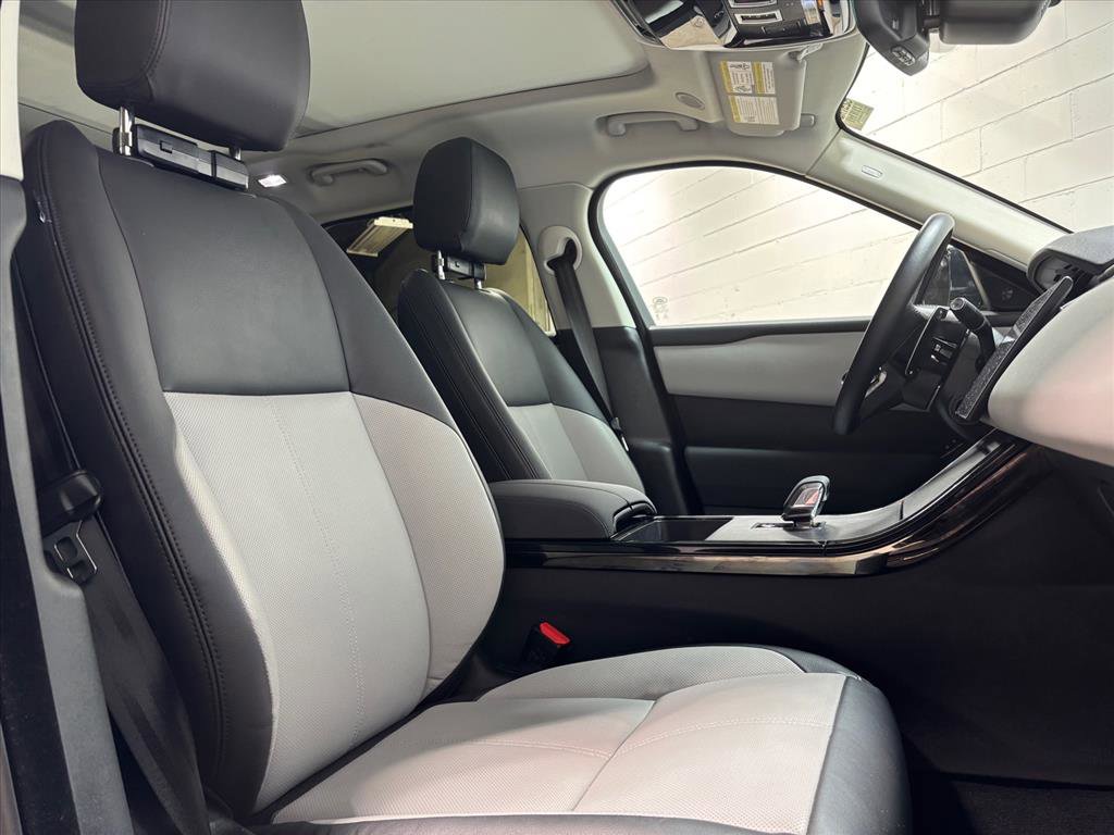 Used 2025 Land Rover Range Rover Velar Dynamic SE image 31
