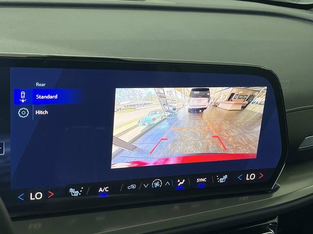 New 2026 Chevrolet Traverse LT w/ Sun and Wheel Package FWD image 29
