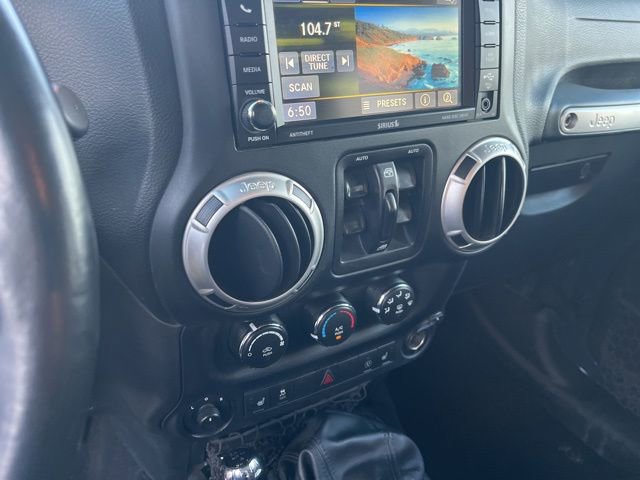 Used 2016 Jeep Wrangler Unlimited Rubicon w/ Connectivity Group AWD/4WD image 24