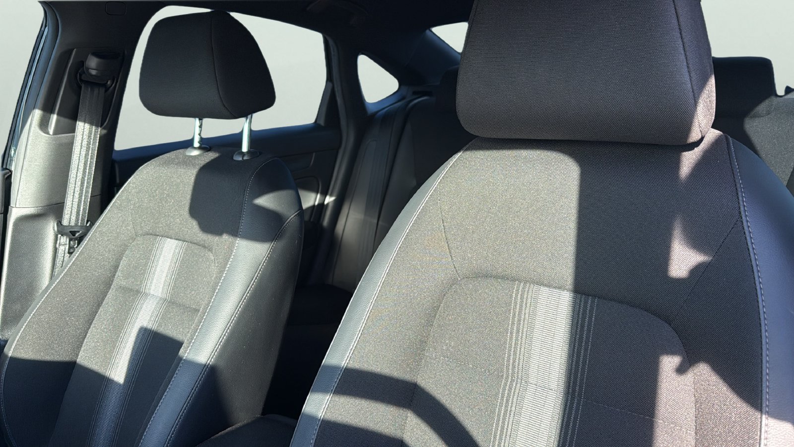 Used 2025 Honda Civic Sport image 4