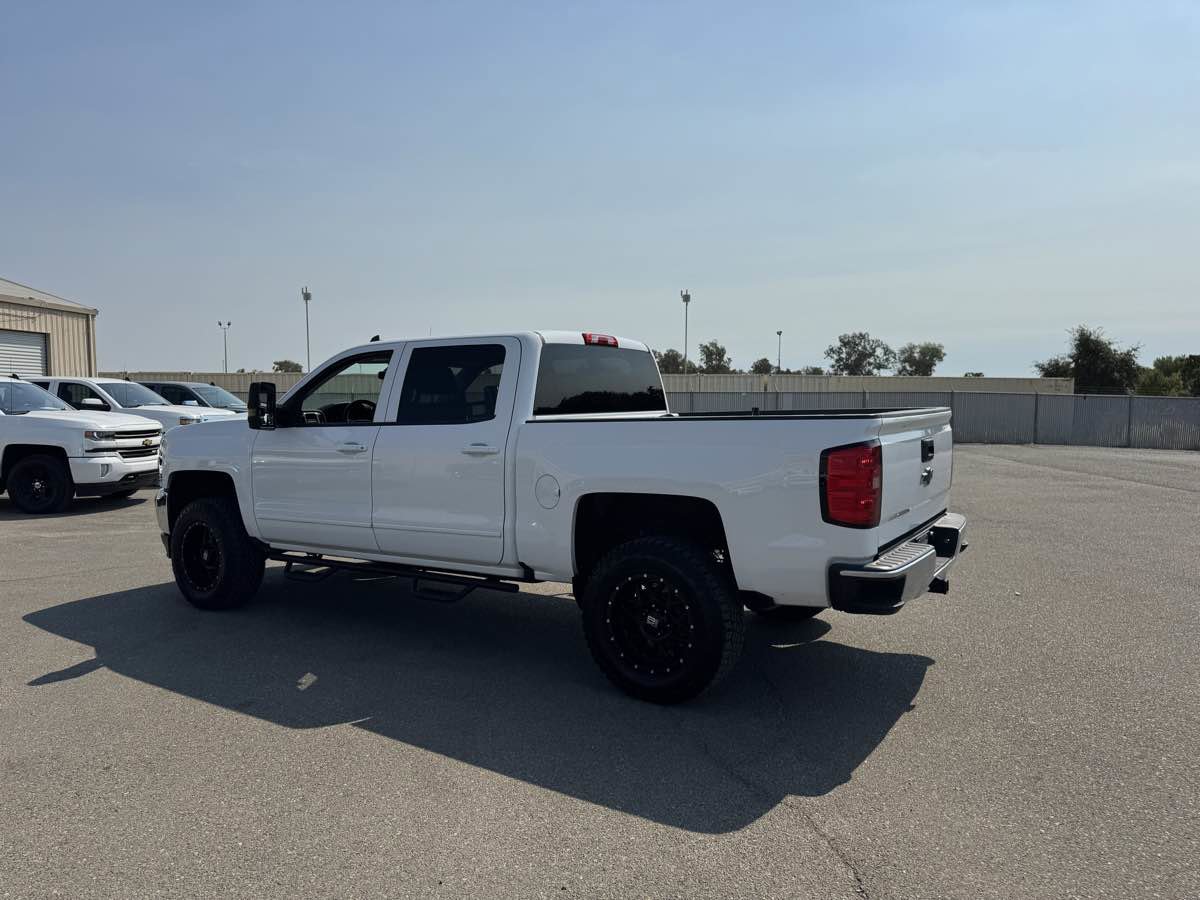 Used 2018 Chevrolet Silverado 1500 LT w/ Trailering Package AWD/4WD image 8