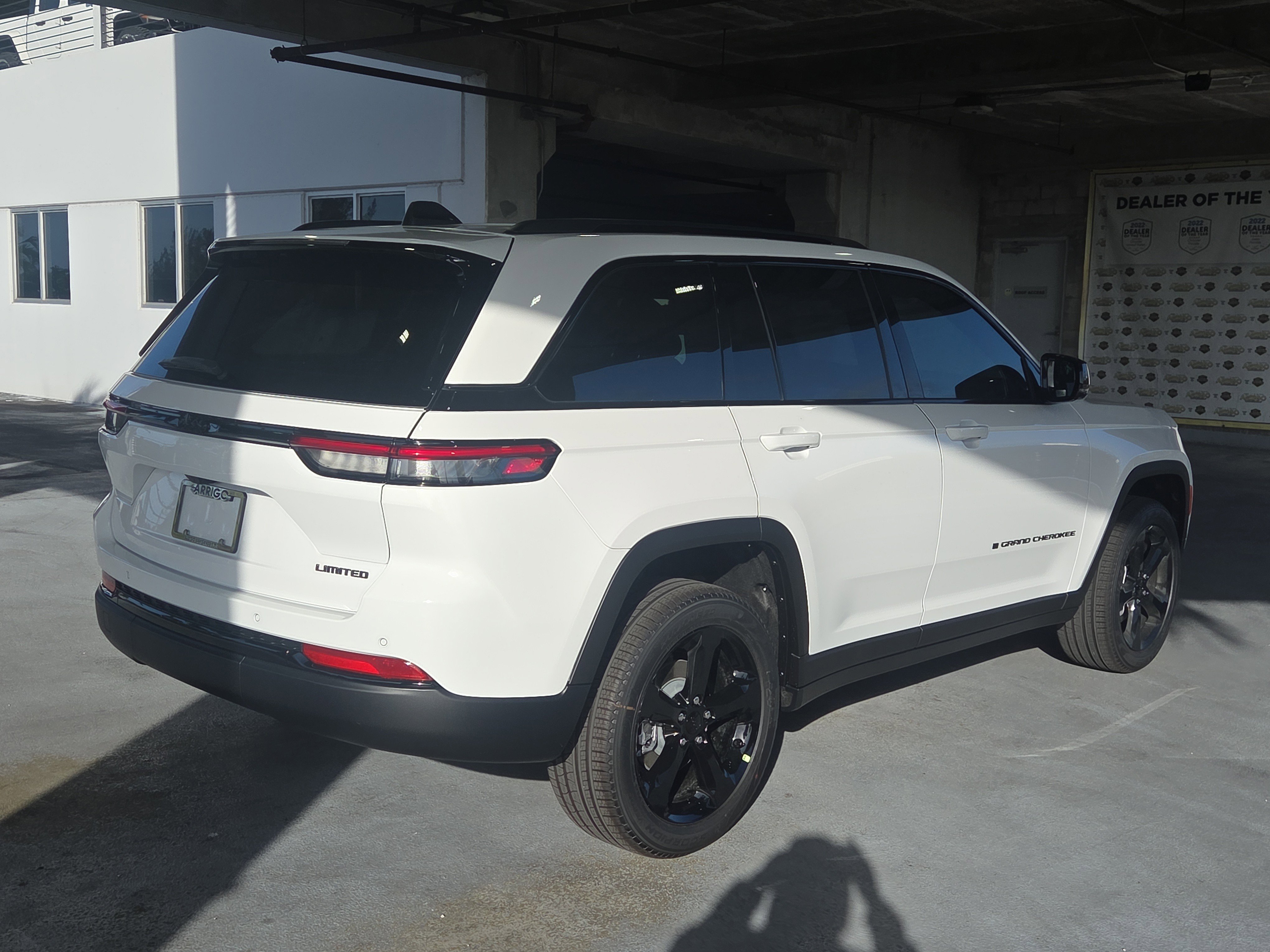 New 2025 Jeep Grand Cherokee Limited w/ Black Appearance Package image 5