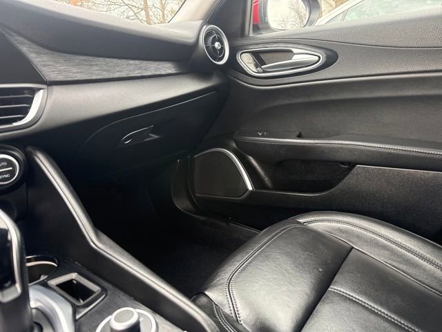Used 2021 Alfa Romeo Giulia Sprint w/ Cold Weather Package image 22