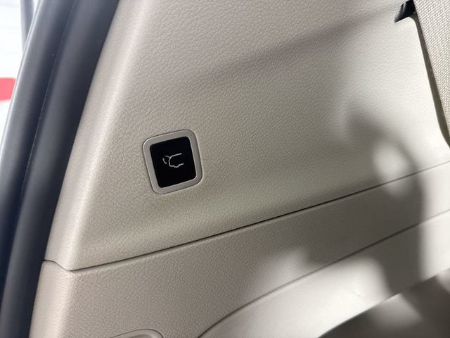 Used 2024 Chrysler Pacifica Touring-L FWD image 34