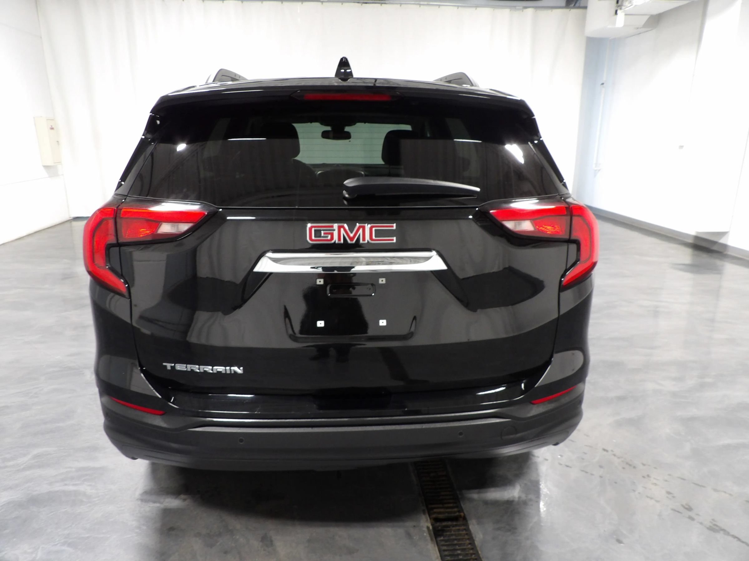 Used 2021 GMC Terrain SLE w/ Driver Convenience Package FWD image 6