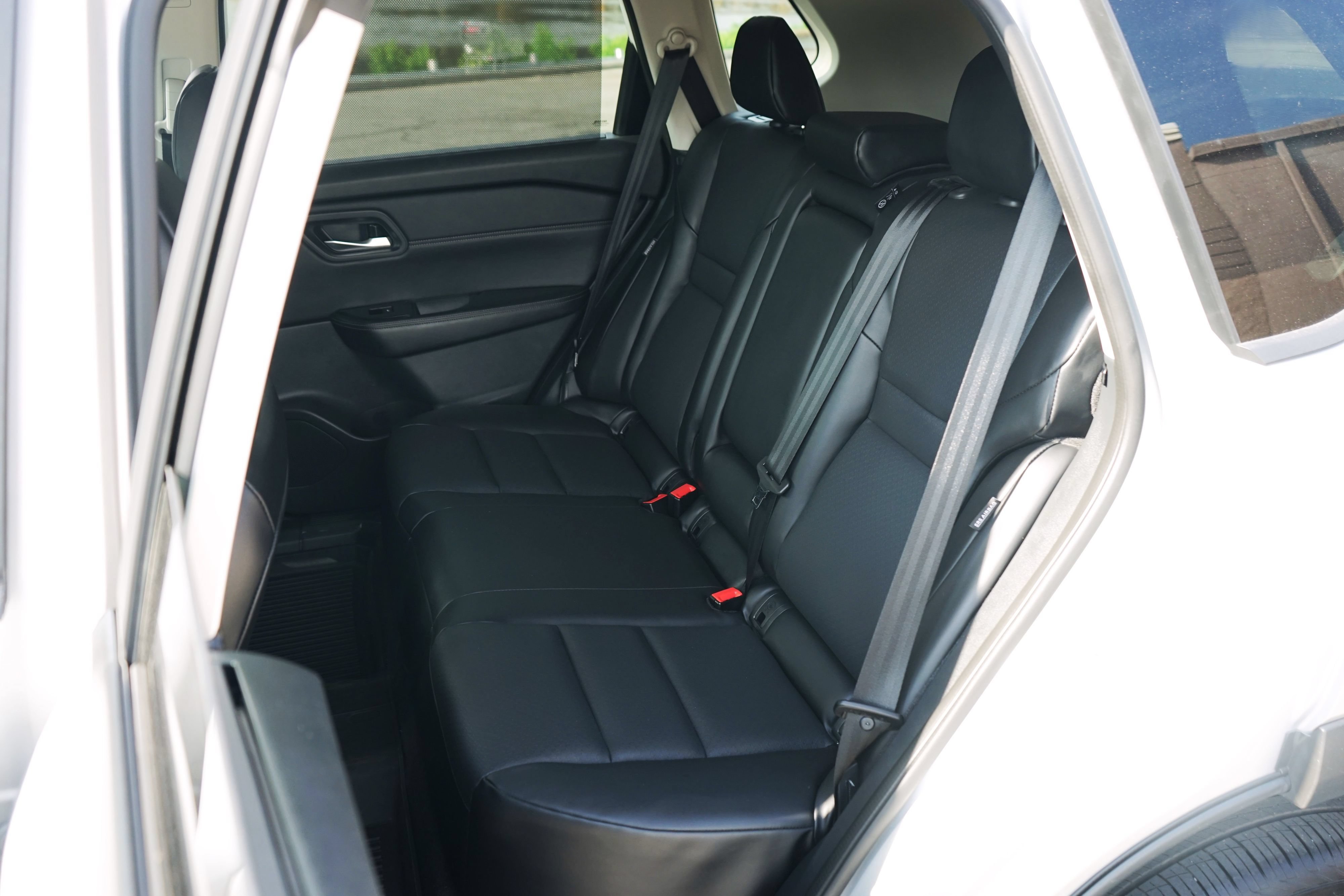 Used 2024 Nissan Rogue SV w/ SV Premium Package AWD/4WD image 33