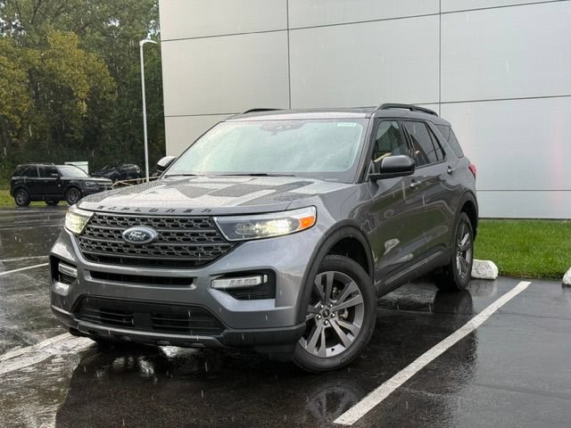 Certified 2024 Ford Explorer XLT w/ Equipment Group 202A AWD/4WD image 2