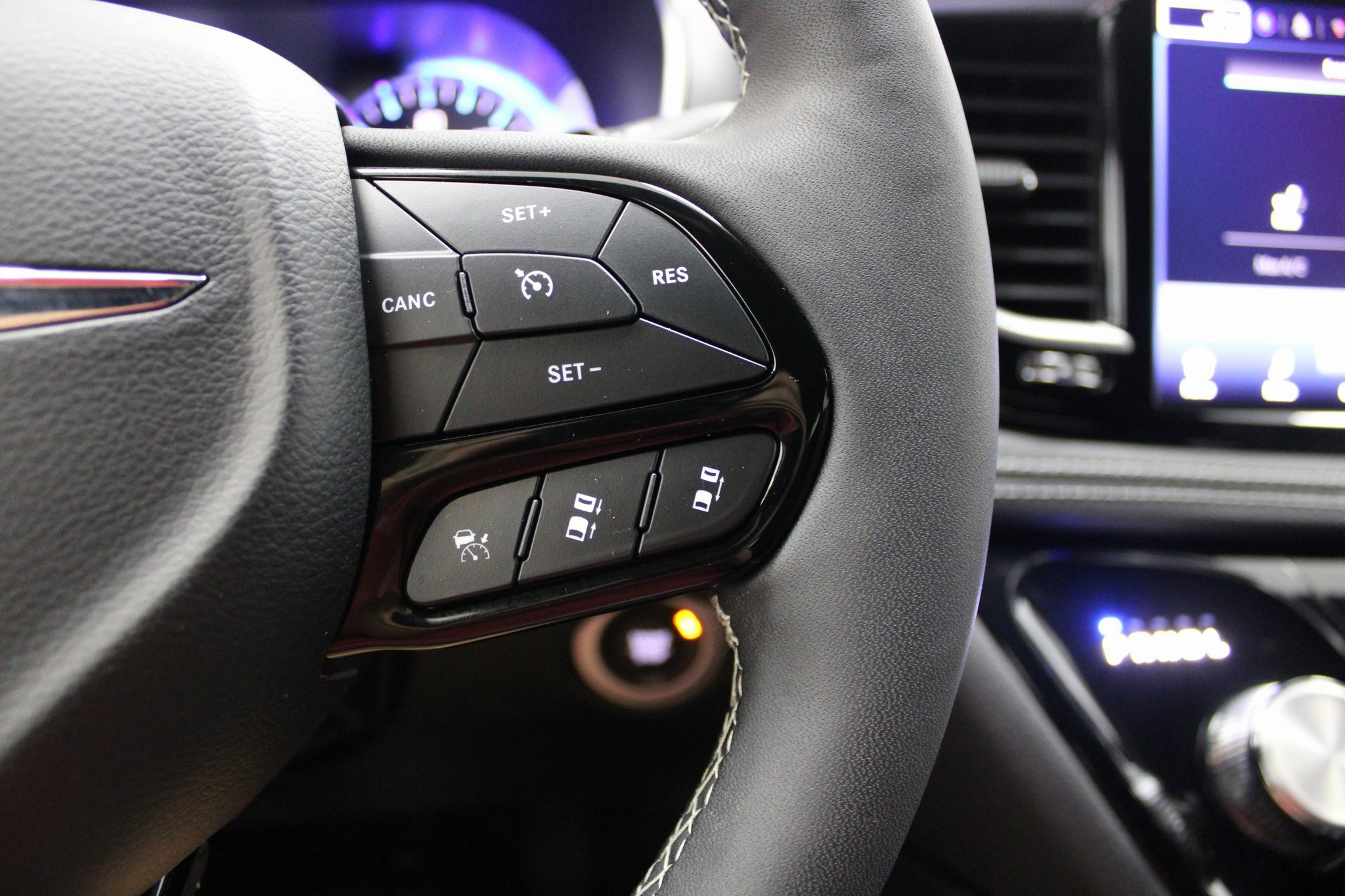 Used 2025 Chrysler Pacifica Limited image 42