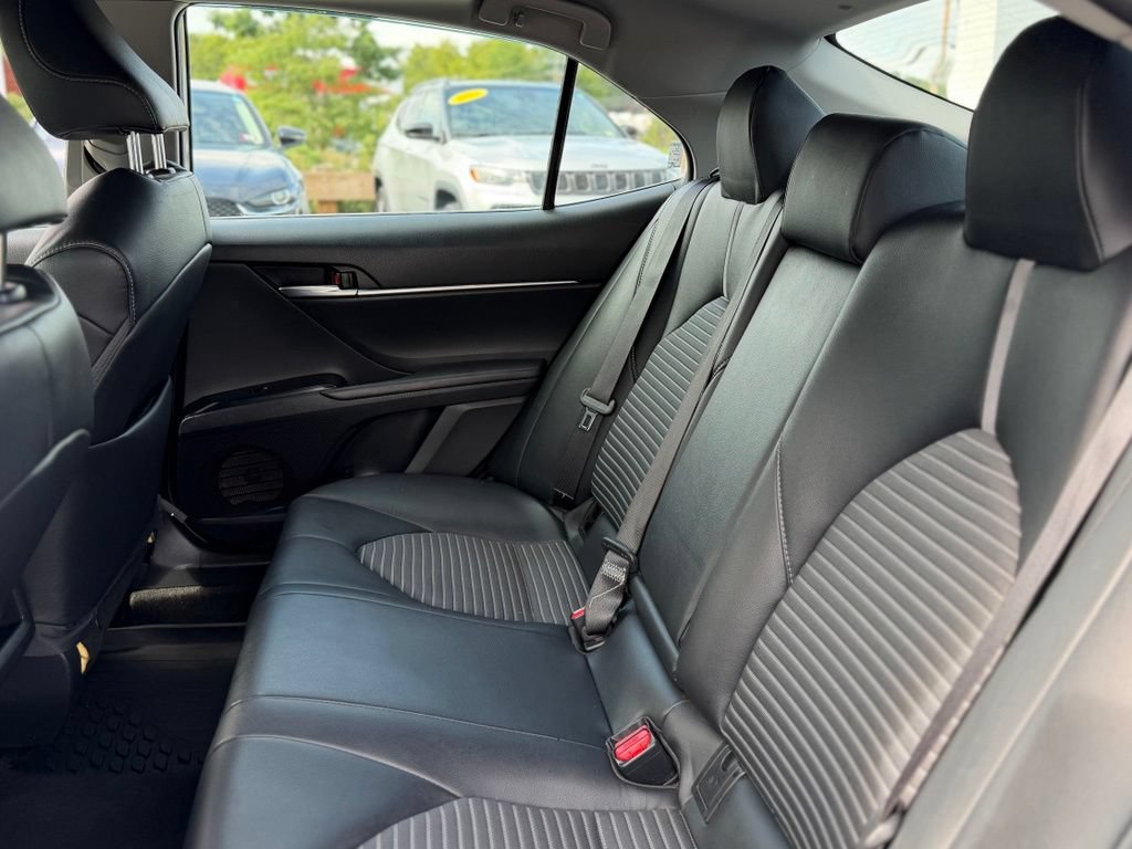 Used 2018 Toyota Camry SE w/ Moonroof Package FWD image 6