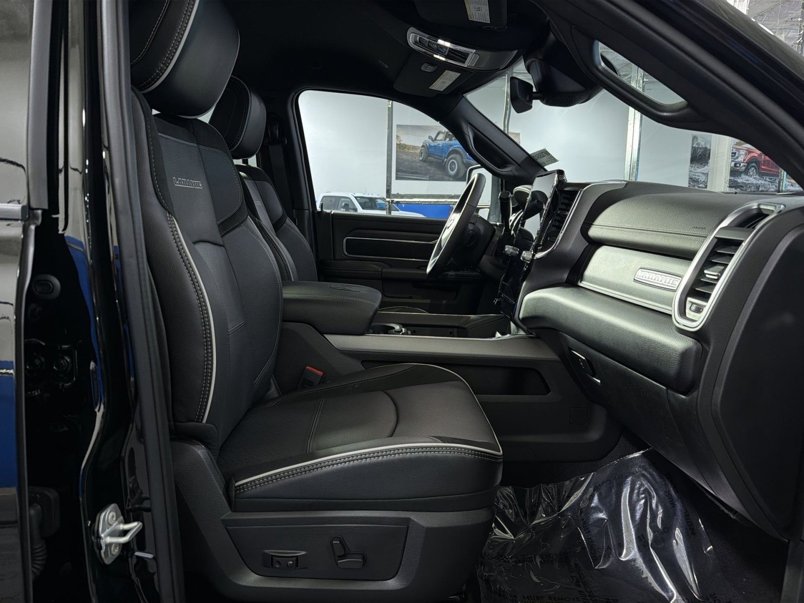 Used 2025 RAM 2500 Laramie AWD/4WD image 26