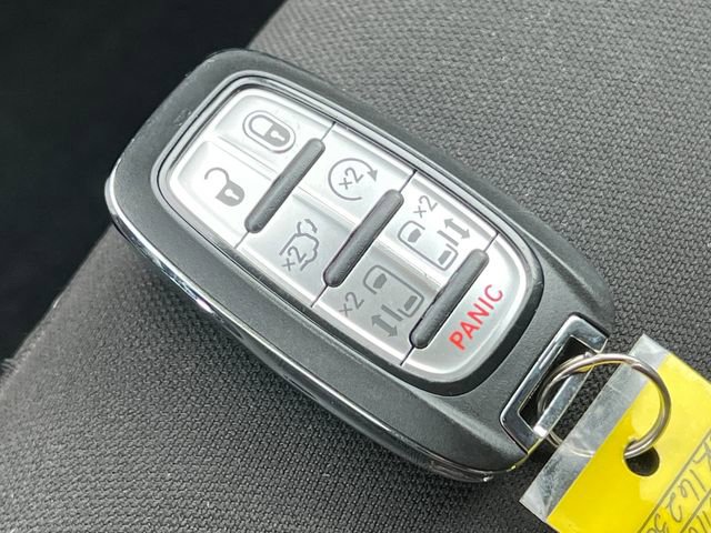 Used 2022 Chrysler Voyager LX FWD image 31