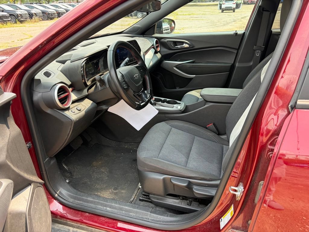 Used 2024 Chevrolet Trax RS FWD image 11