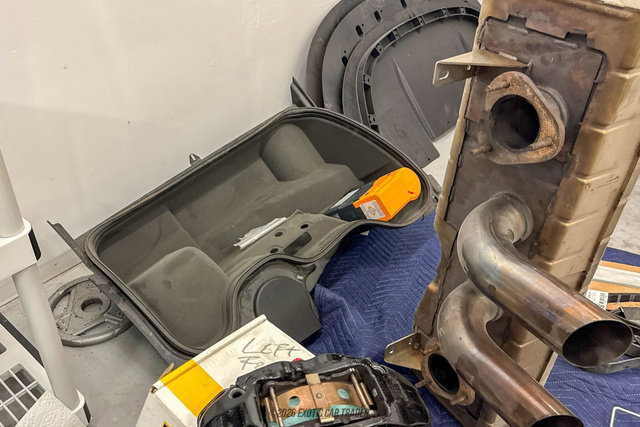 Used 2005 Ford GT RWD image 72