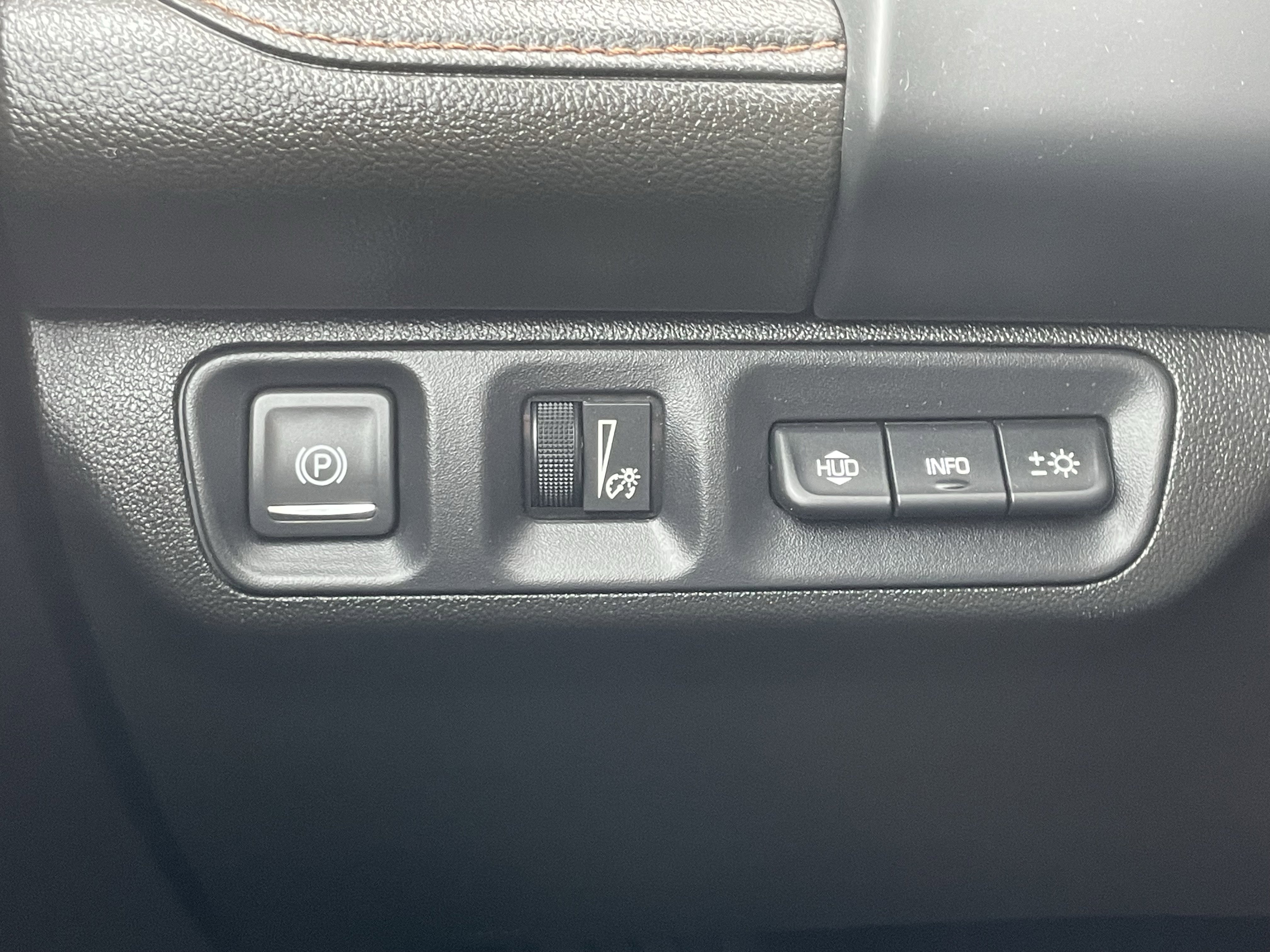 Used 2023 GMC Acadia AT4 w/ Technology Package AWD/4WD image 33