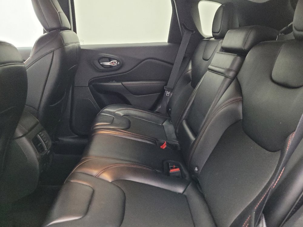 Used 2019 Jeep Cherokee Trailhawk w/ Cold Weather Group AWD/4WD image 18