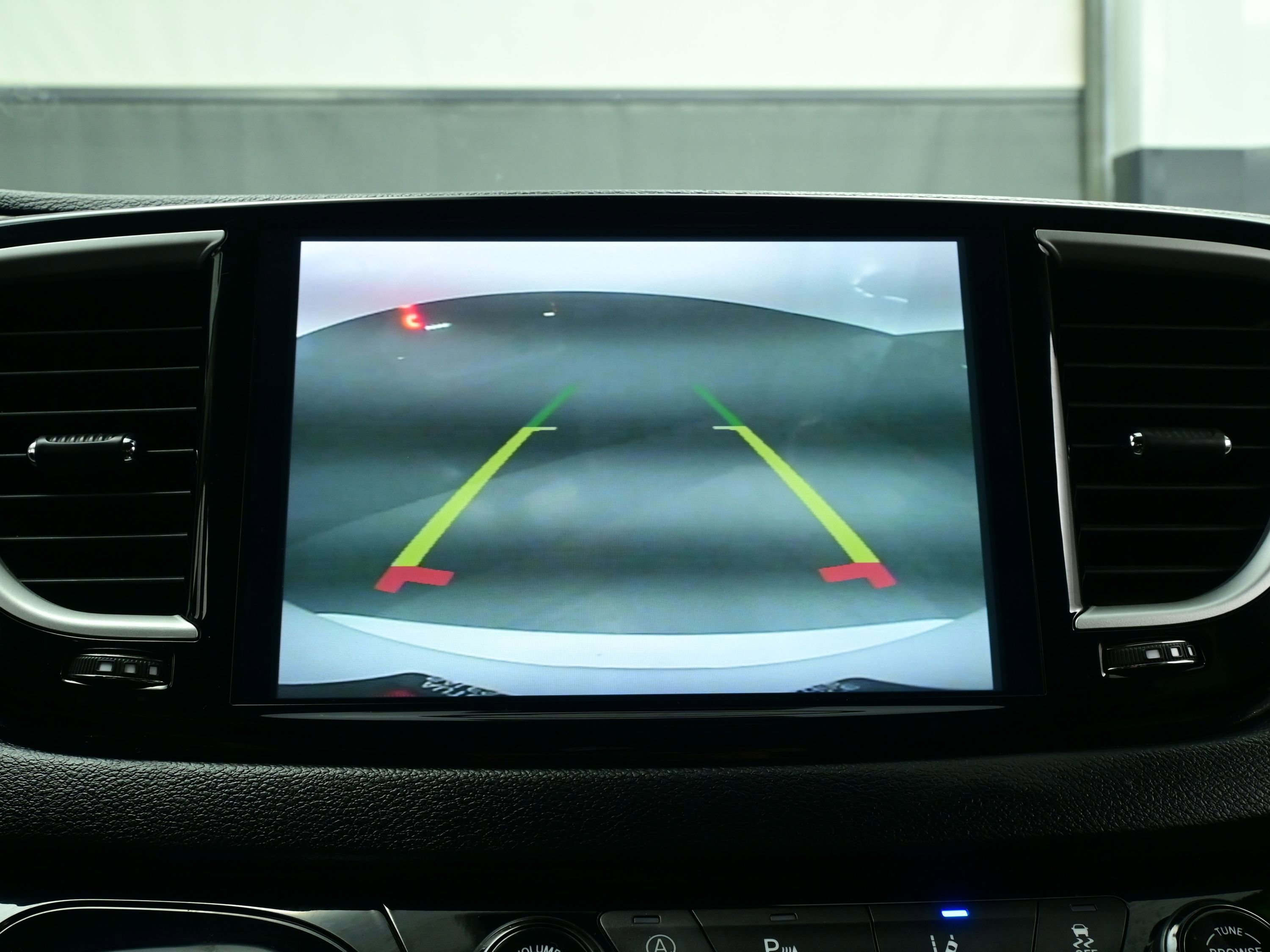 Used 2023 Chrysler Pacifica Touring-L image 19