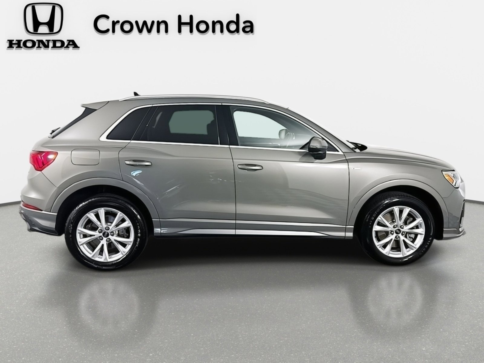 Used 2024 Audi Q3 2.0T Premium image 9