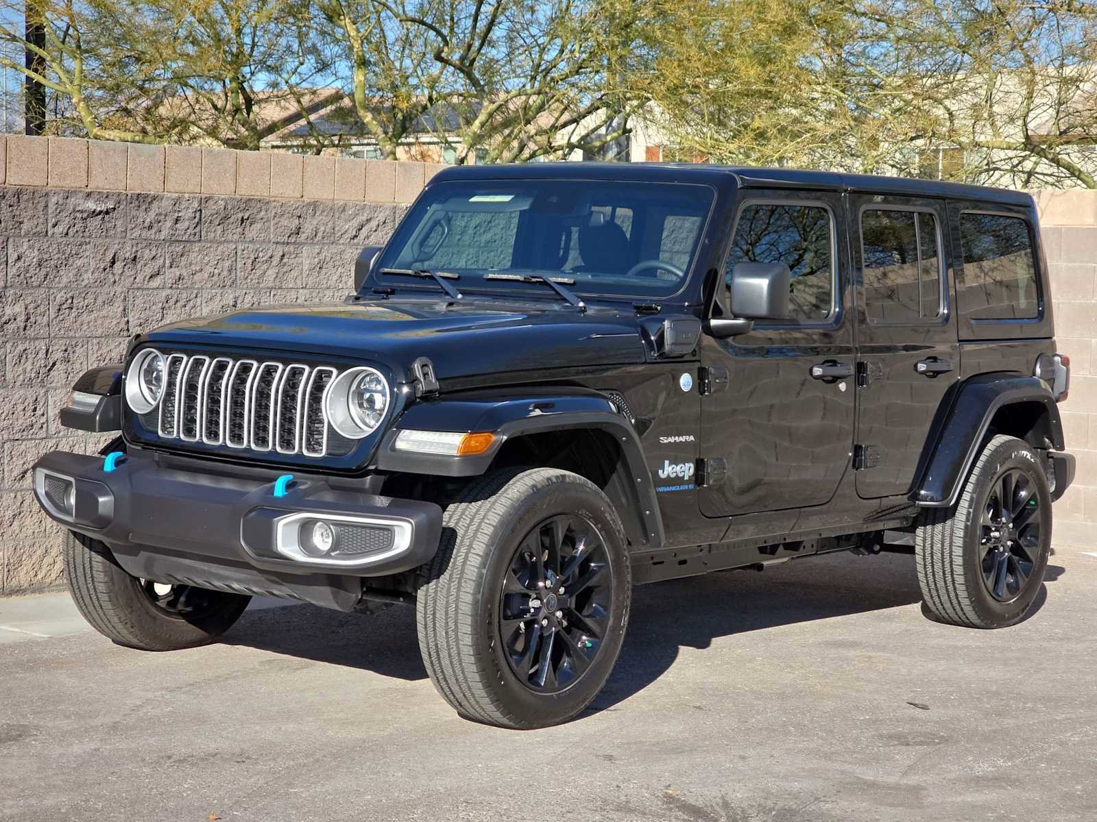 Used 2024 Jeep Wrangler Sahara w/ Safety Group image 5