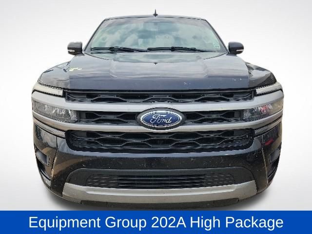 Used 2023 Ford Expedition XLT RWD image 3