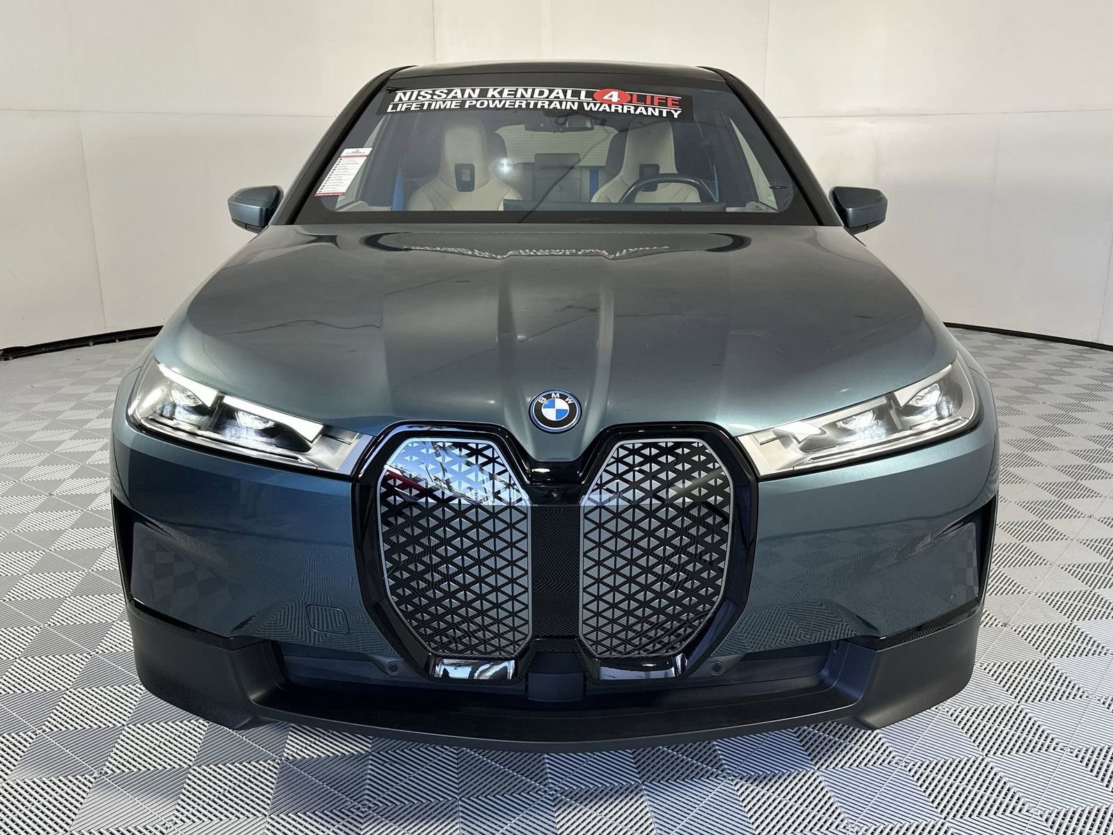 Used 2022 BMW iX xDrive50 w/ Premium Package image 3