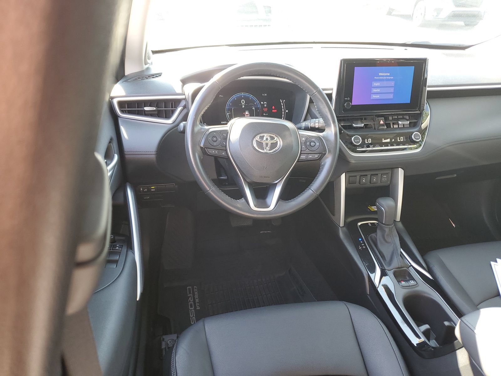 Used 2023 Toyota Corolla Cross XLE w/ Convenience Package AWD/4WD image 11