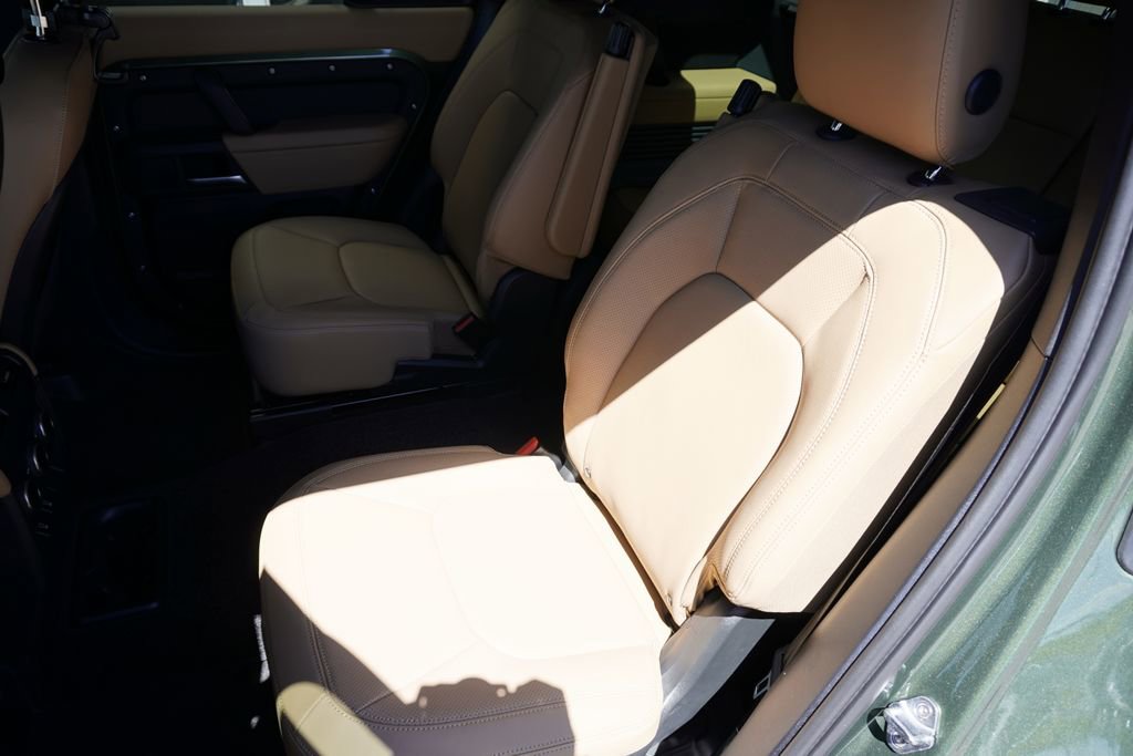 New 2026 Land Rover Defender 130 X-Dynamic SE image 30