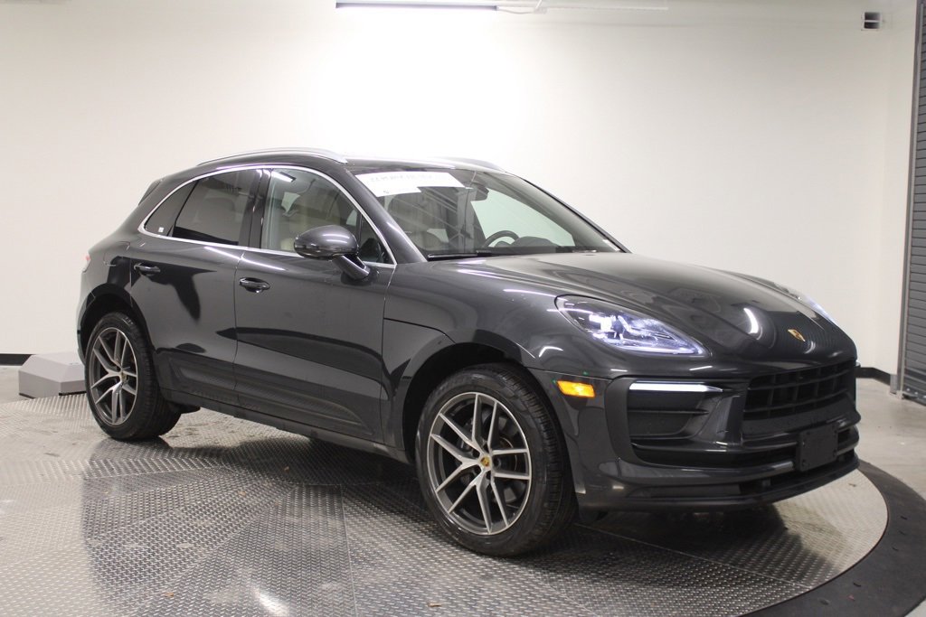 Certified 2022 Porsche Macan image 9