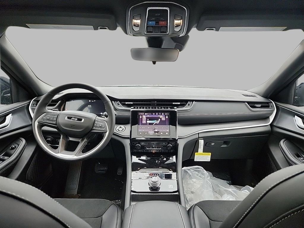 New 2025 Jeep Grand Cherokee L Altitude image 4