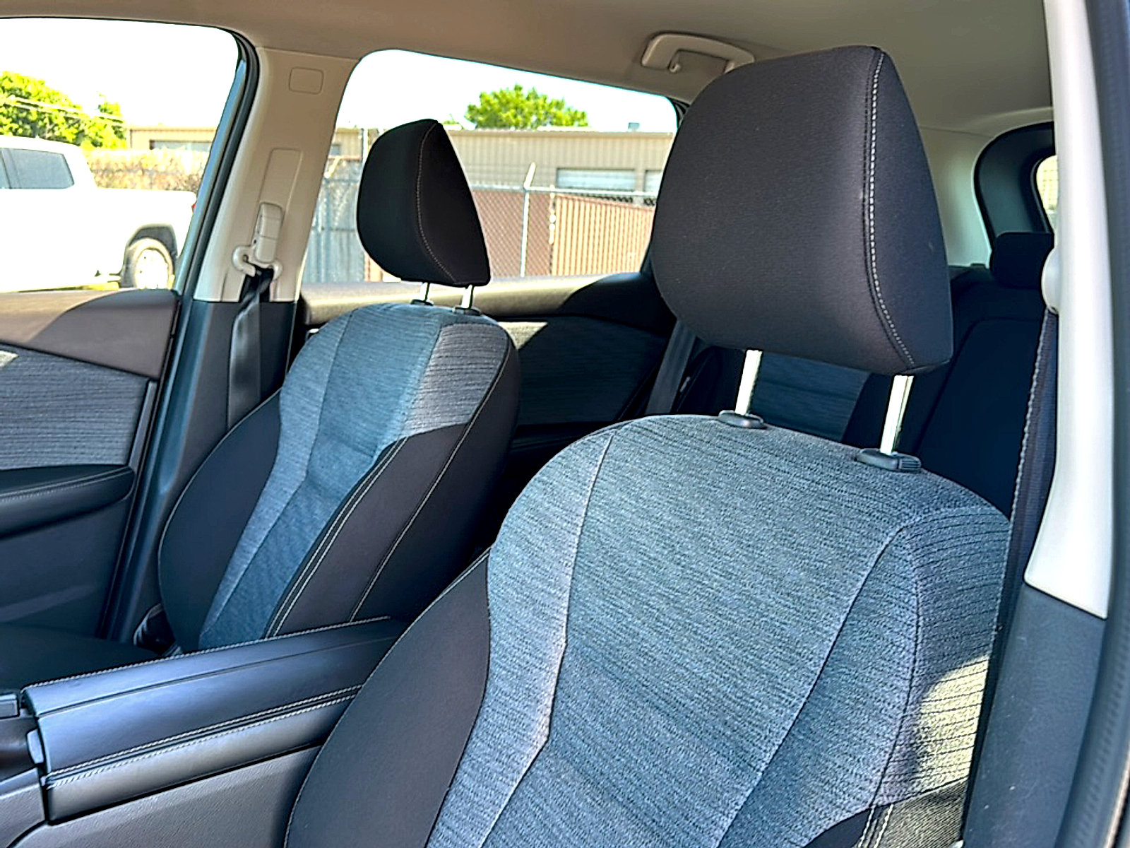 Used 2023 Nissan Rogue SV FWD image 14