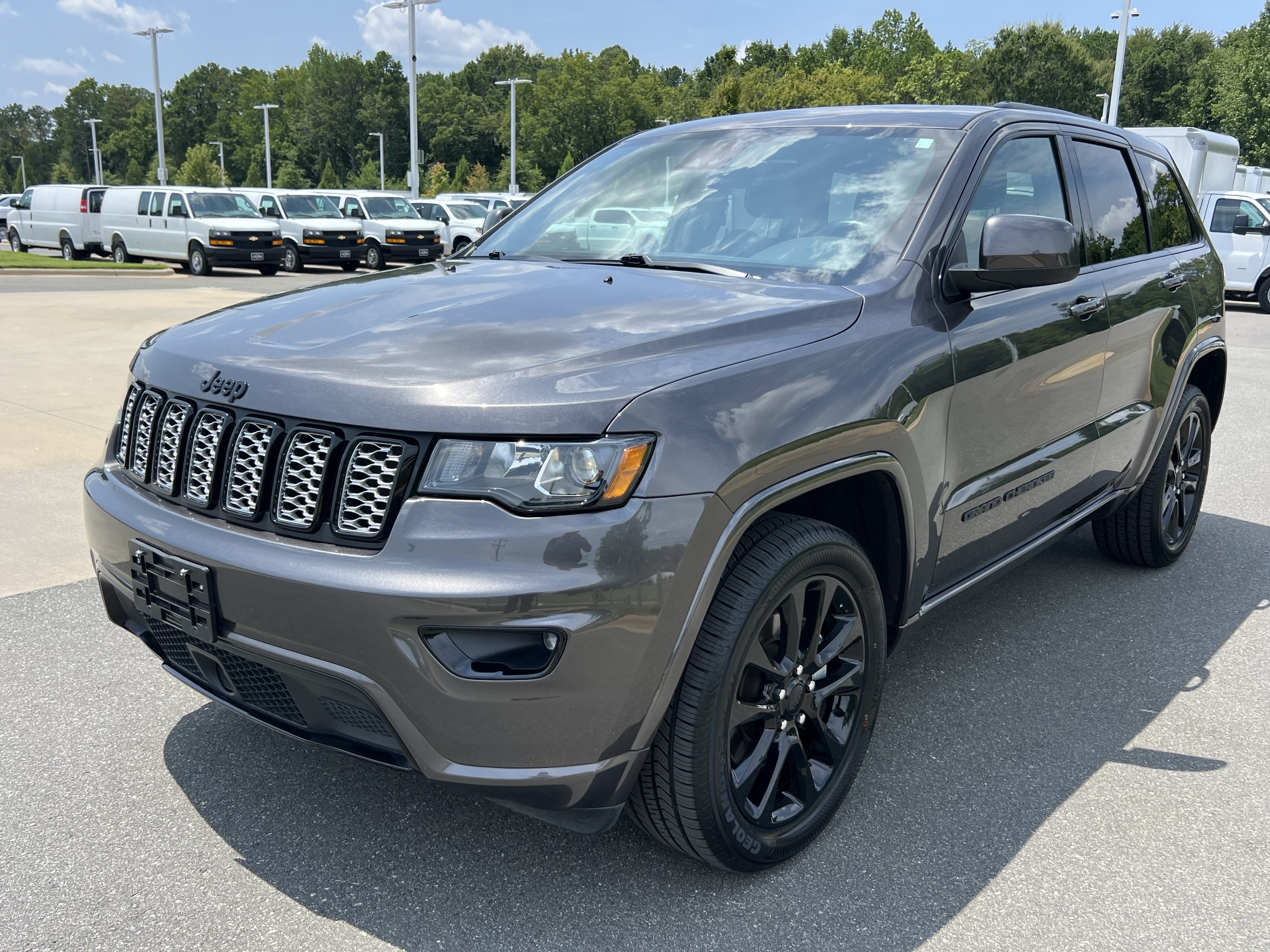 Used 2021 Jeep Grand Cherokee Laredo X AWD/4WD image 6