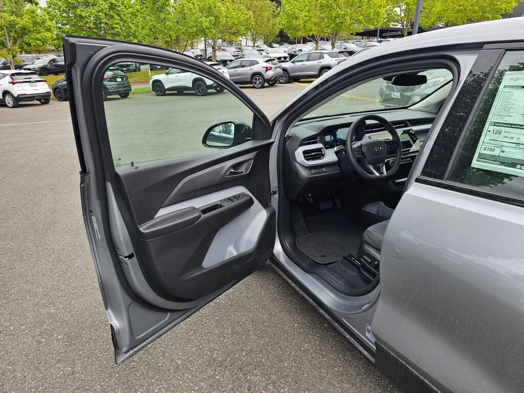 New 2027 Chevrolet Bolt LT w/ Comfort Package FWD image 18