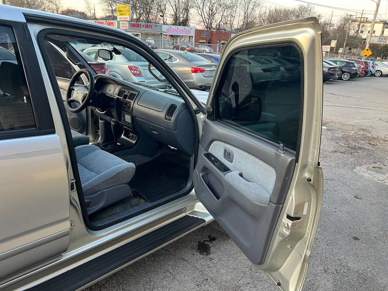 Used 2000 Toyota 4Runner SR5 image 17