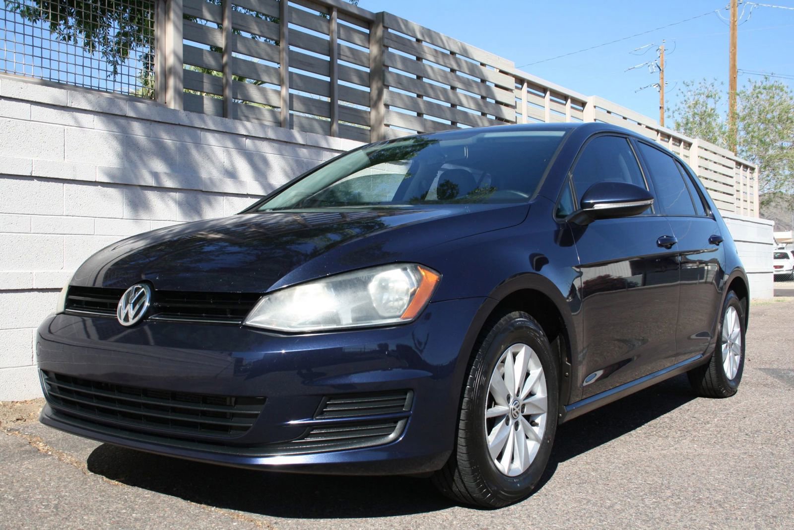 Used 2015 Volkswagen Golf S image 28