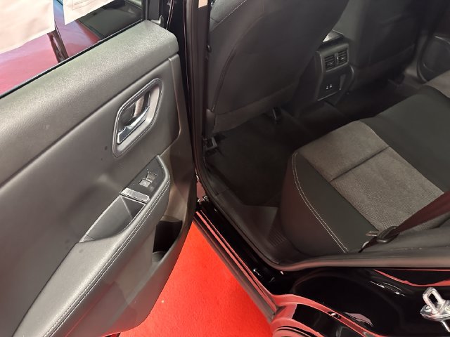 Used 2024 Nissan Rogue SV AWD/4WD image 12