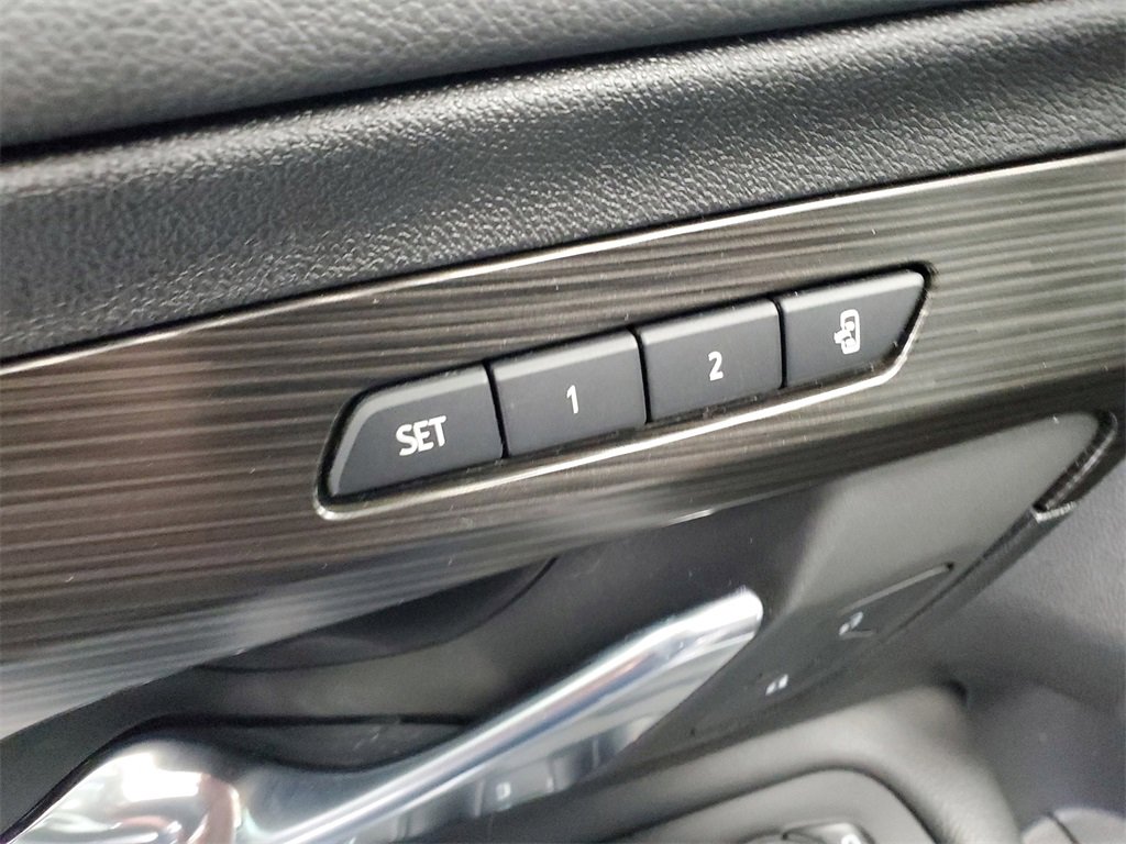 Used 2023 GMC Terrain SLT w/ Elevation Edition image 7