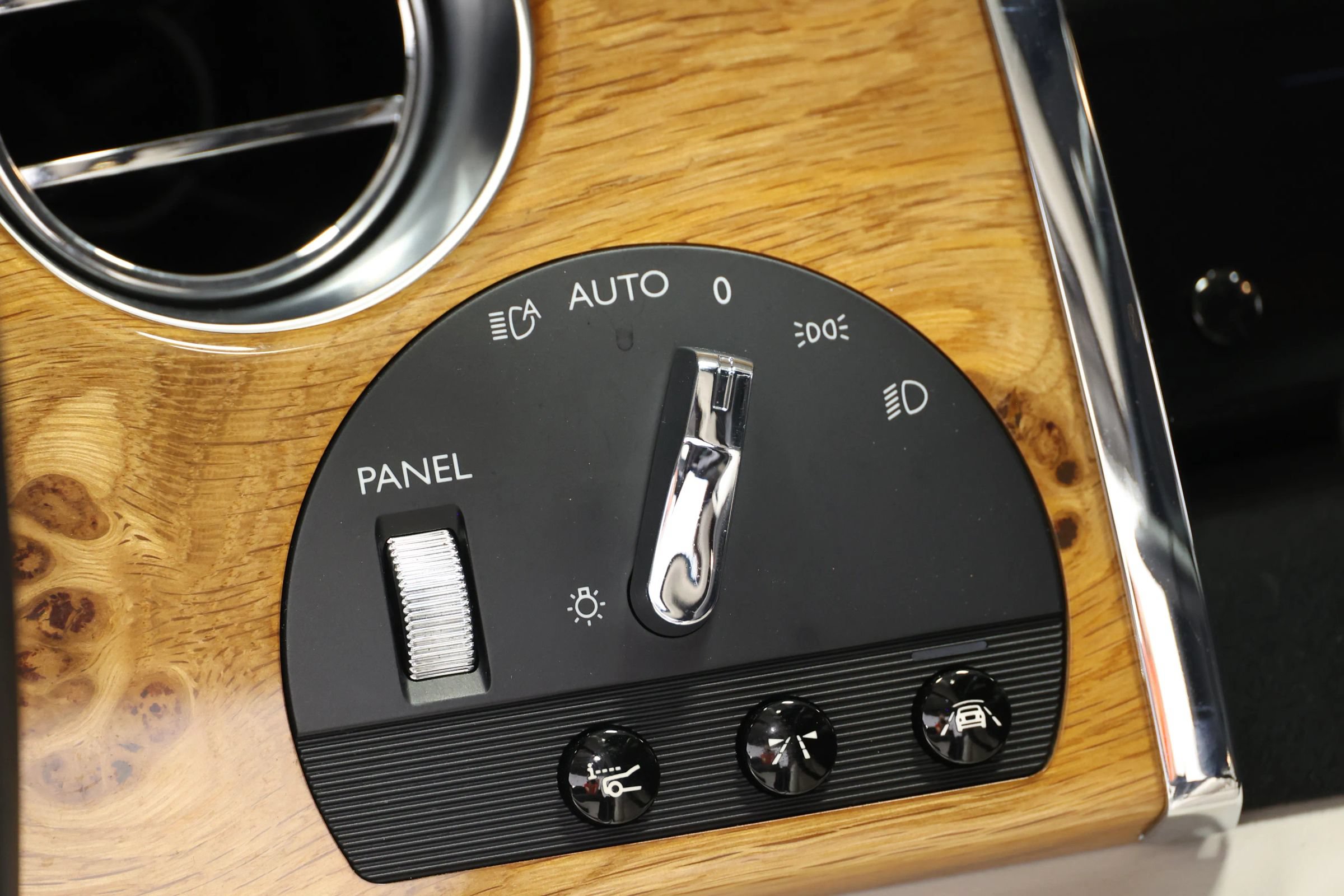 Used 2017 Rolls-Royce Wraith RWD image 31