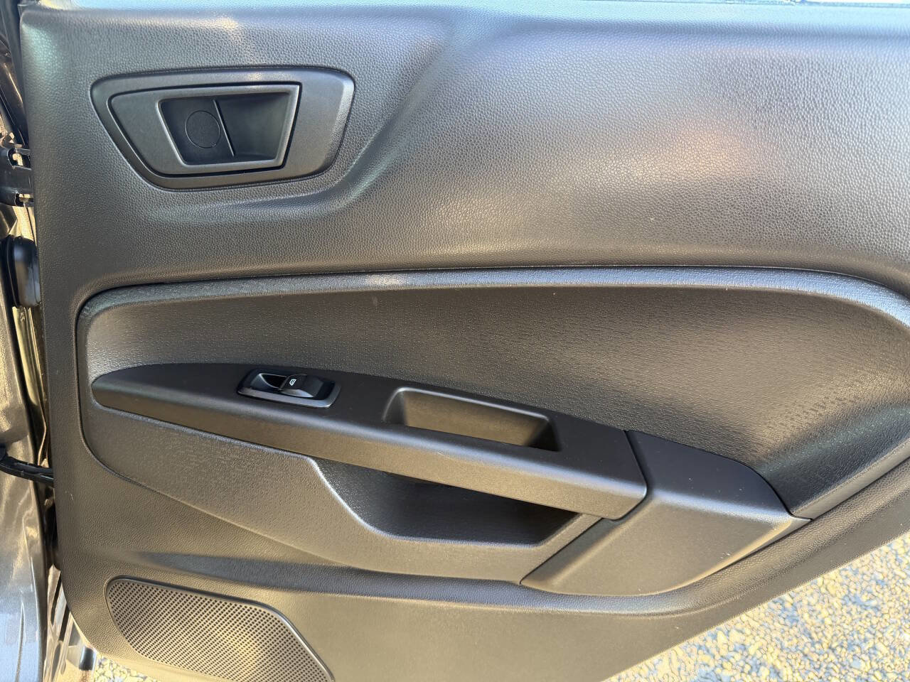 Used 2017 Ford Fiesta SE image 28