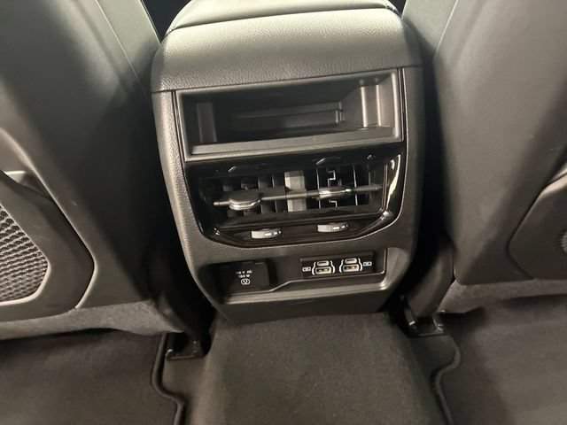 Used 2024 Jeep Grand Cherokee Altitude AWD/4WD image 19