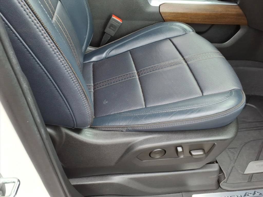Used 2022 Chevrolet Silverado 1500 High Country w/ High Country Premium Package AWD/4WD image 16