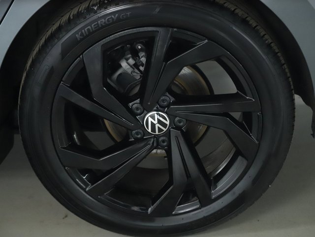 Used 2025 Volkswagen Jetta SE w/ Black Wheel Package image 38