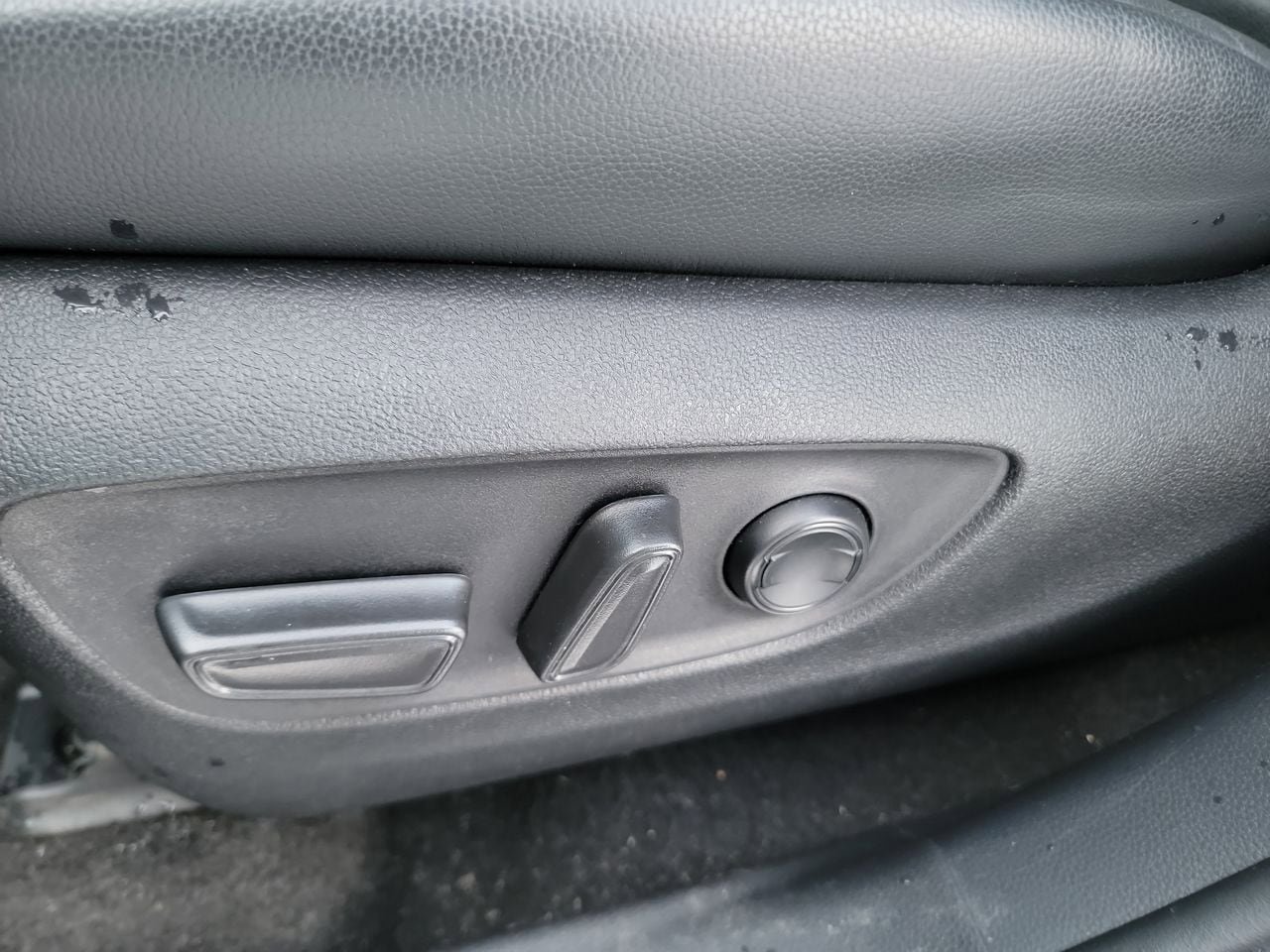 Used 2023 Toyota Highlander XLE image 12