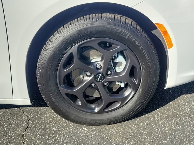 New 2023 Chrysler Pacifica Touring-L w/ S Appearance Package FWD image 5