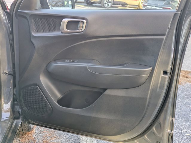 Used 2025 Hyundai Venue SEL image 27