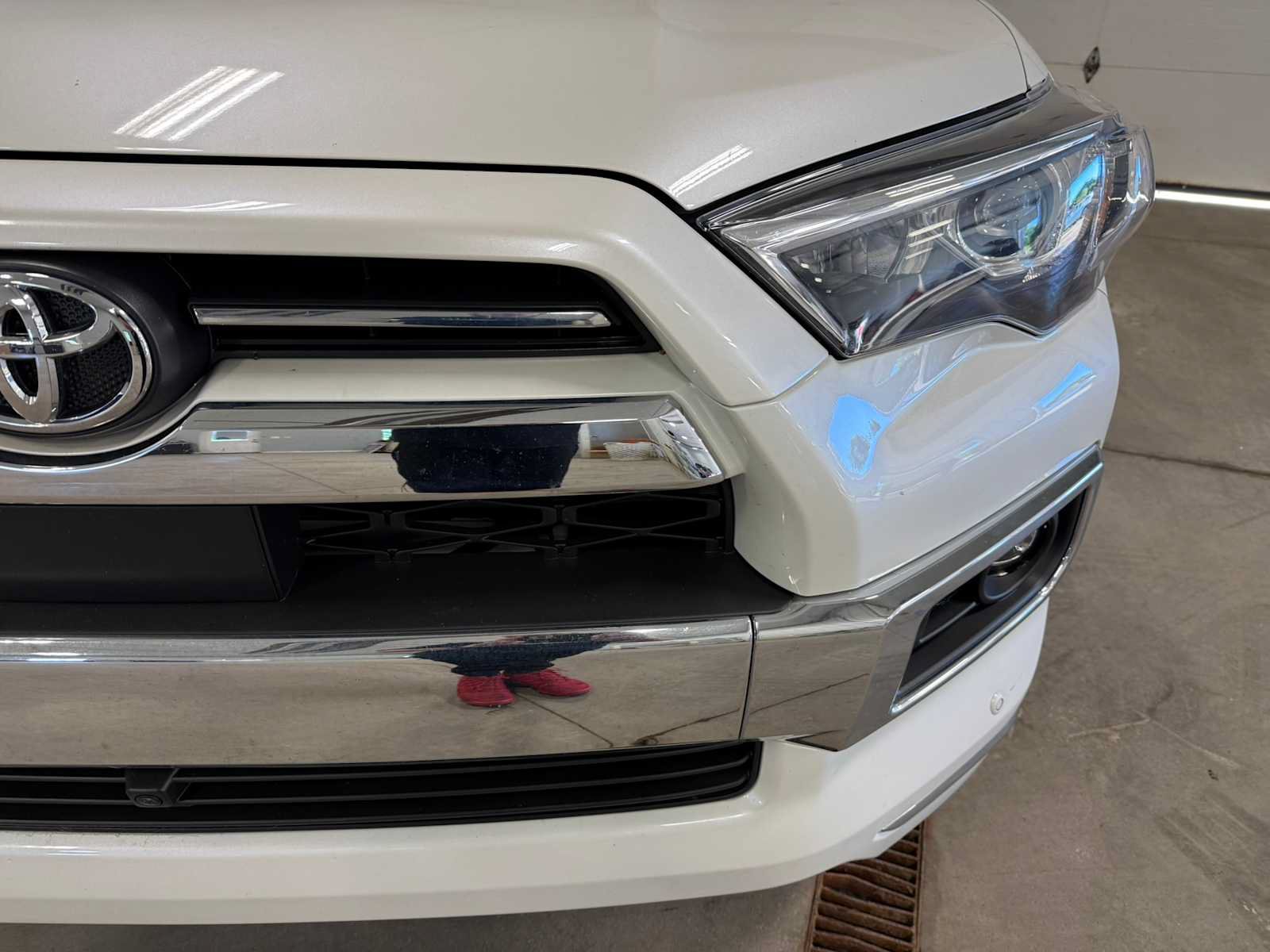 Used 2023 Toyota 4Runner Limited AWD/4WD image 5