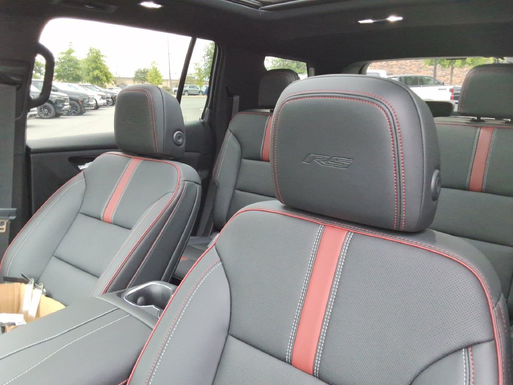 New 2027 Chevrolet Traverse RS FWD image 21