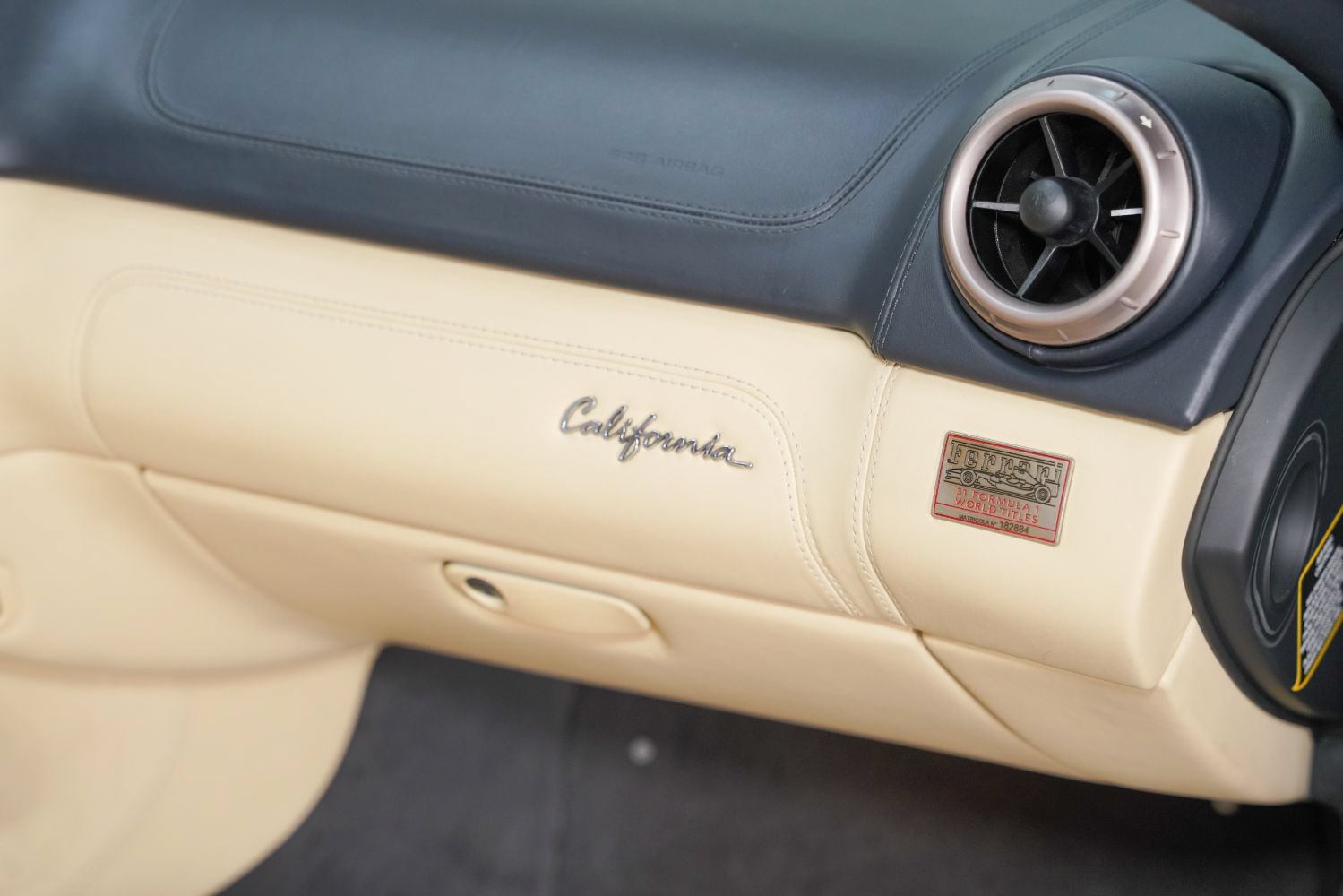 Used 2012 Ferrari California RWD image 32